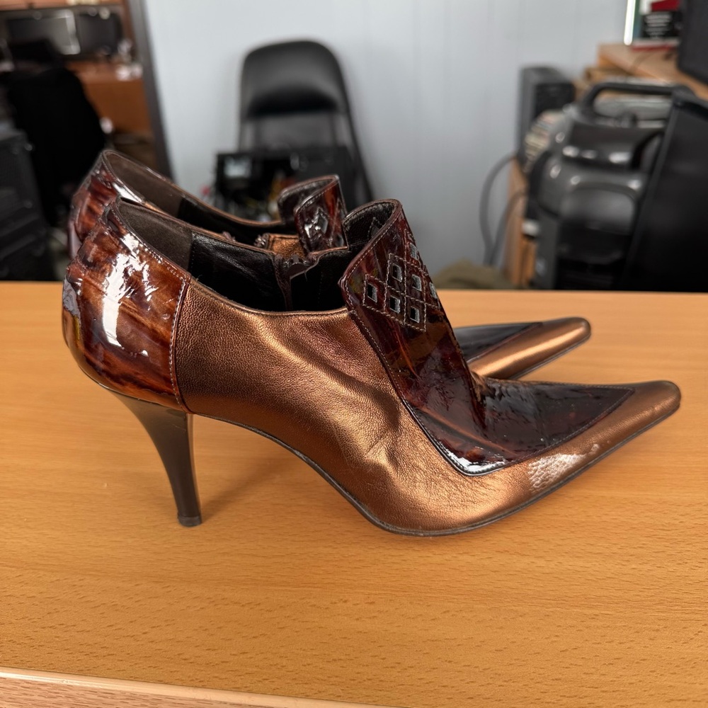 Made in Italy Laura Ferri Leather Heels - Picture 4 of 9